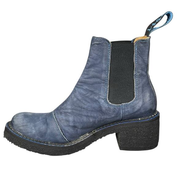 John Fluevog Women’s Slacker Nap Blue Leather Ankle Boot Size US 6.5 - Picture 2 of 11